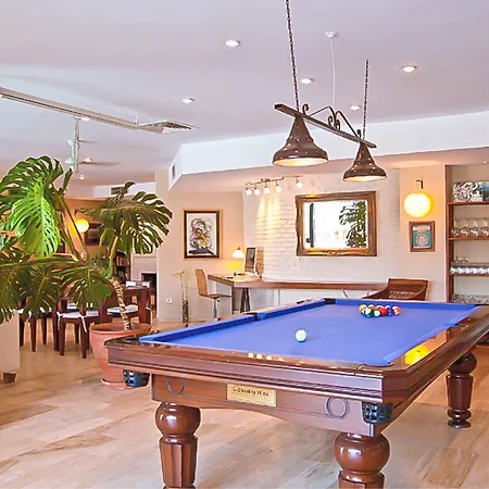 4reasons + Bistro | 12+ 호텔 얄리카베크