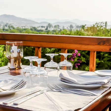 호텔 4reasons + Bistro | 12+ 4*