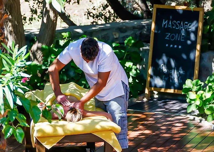 4reasons + Bistro | 12+ Hotel 4*