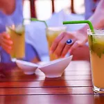 4reasons + Bistro | 12+ Отель Яликовак