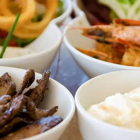 4reasons + Bistro | 12+ Otel