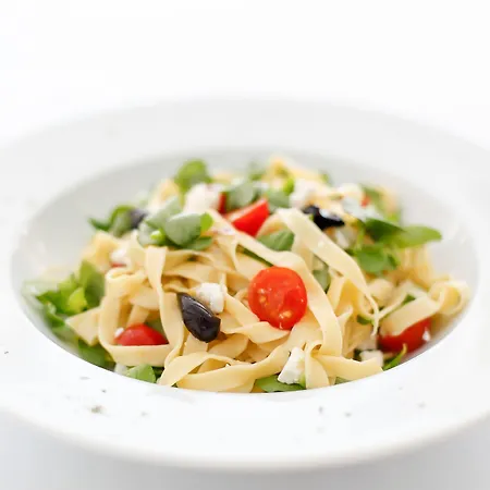 فندق 4reasons + Bistro | 12+ يالِكافاك