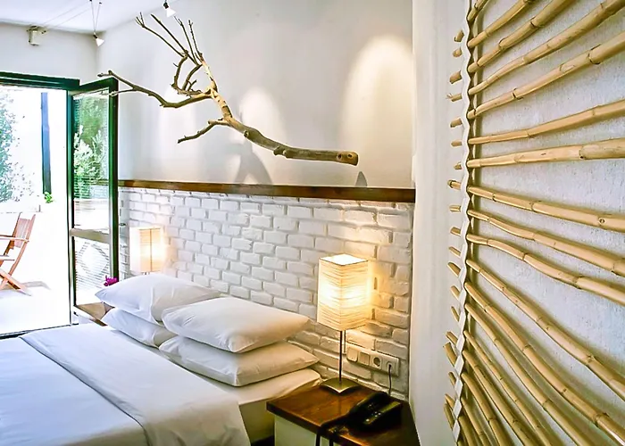 4reasons + Bistro | 12+ Hotel 4*